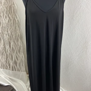 Fond de robe noir bretelles Lili La Tigresse