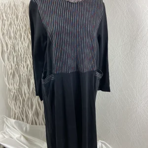 Robe midi ample noire manches longues grande taille Neslay