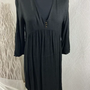 Robe noire doublée manches 3/4 décolleté V La Petite Etoile