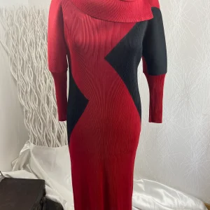 Robe longue rouge et noire à manches 3/4 Venus - Taille Unique