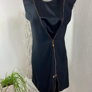 Mythique robe courte noire de soirée Versace