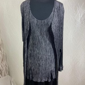 Ensemble t-shirt sans manches et gilet long Kakie