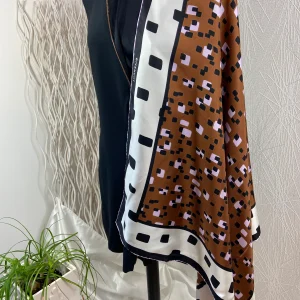 Foulard en carré 100 % soie naturelle Givenchy