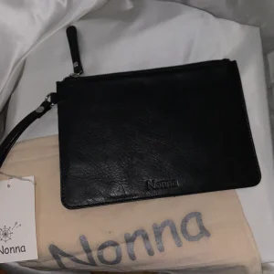 Pochette en cuir Coco Pouch noire Nonna