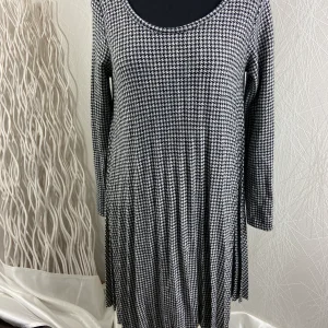 Robe évasée plissée motif pied de poule manches longues Carla Giannini