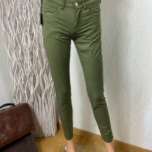 Pantalon vert coupe boyfriend modèle Bamboo Loose Gabardine Notify