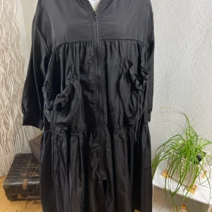 Coupe-vent noir ample capuche manches longues Neslay